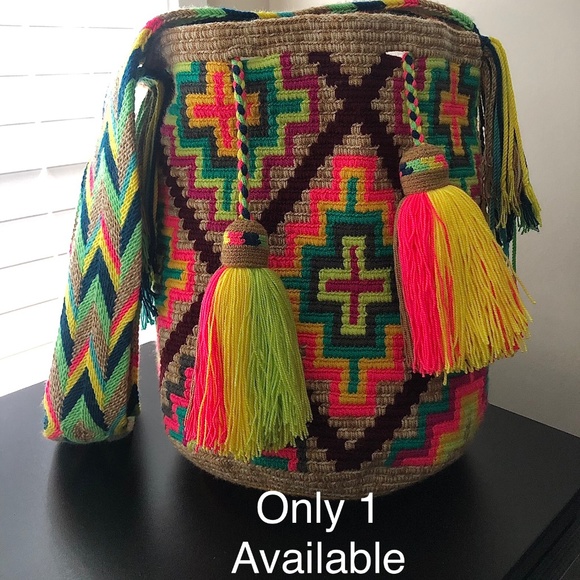 Wayuu Tribe Handbags - Authentic handmade Wayuu bag. Tan color, multicolored cross decorations.